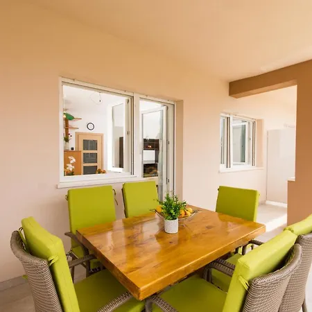 Aparthotel Ploka Okrug Gornji