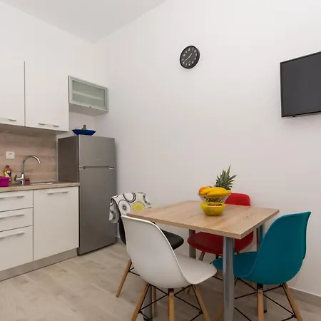 Ploka Aparthotel Okrug Gornji