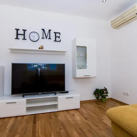 Ploka Aparthotel Okrug Gornji