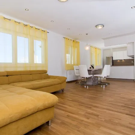 Ploka Aparthotel Okrug Gornji