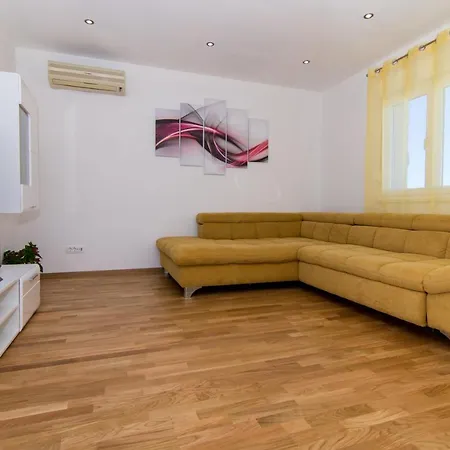 Aparthotel Ploka Okrug Gornji