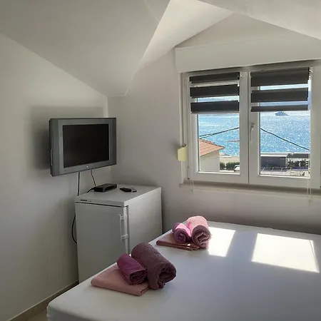 Ploka Aparthotel Okrug Gornji