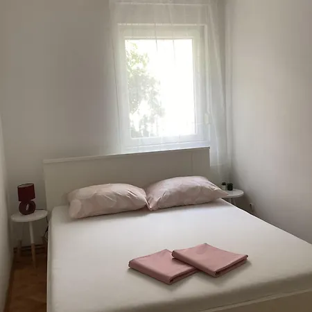 Ploka Aparthotel Okrug Gornji